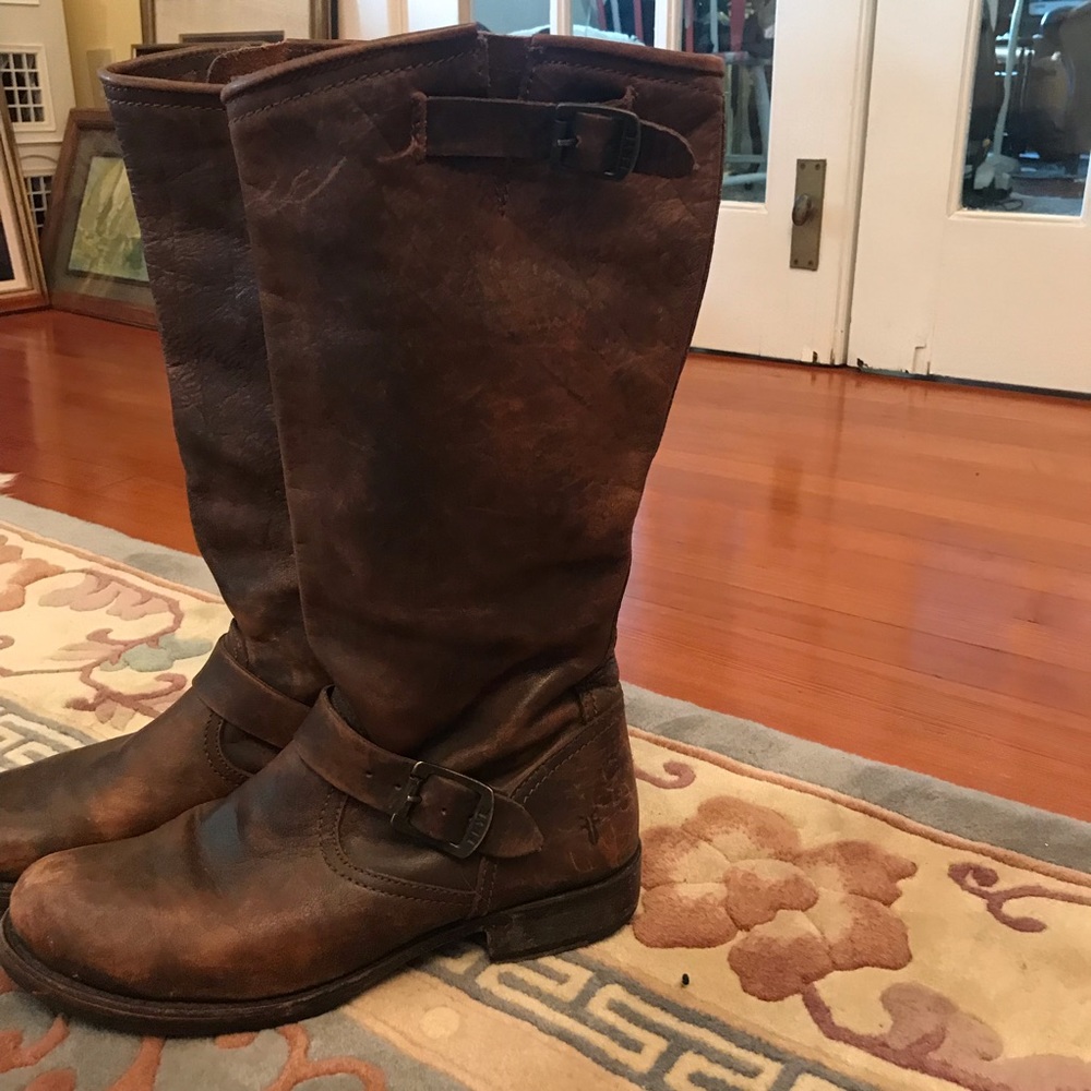 Frye - Picture 3 of 7